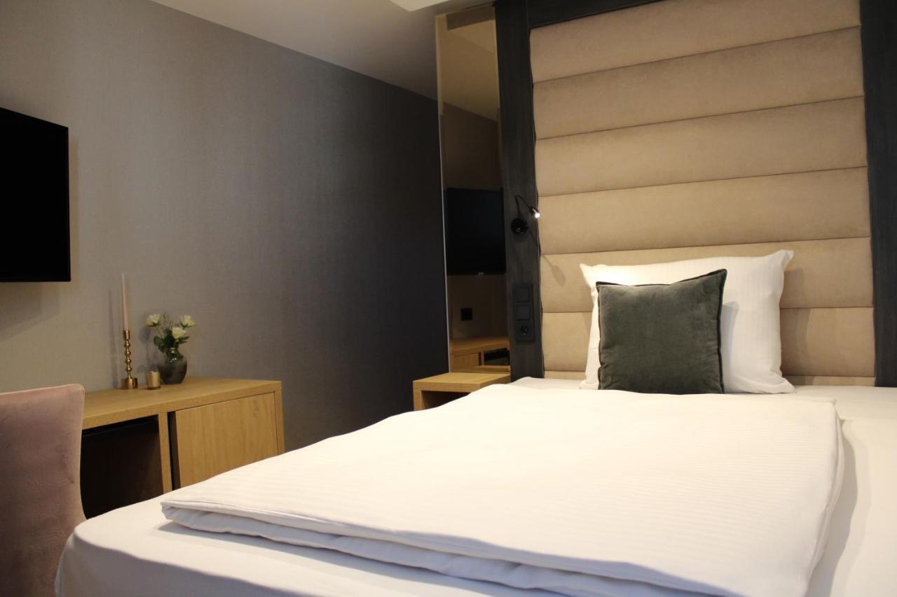 Hotel Reutlinger Hof 罗伊特林根 外观 照片