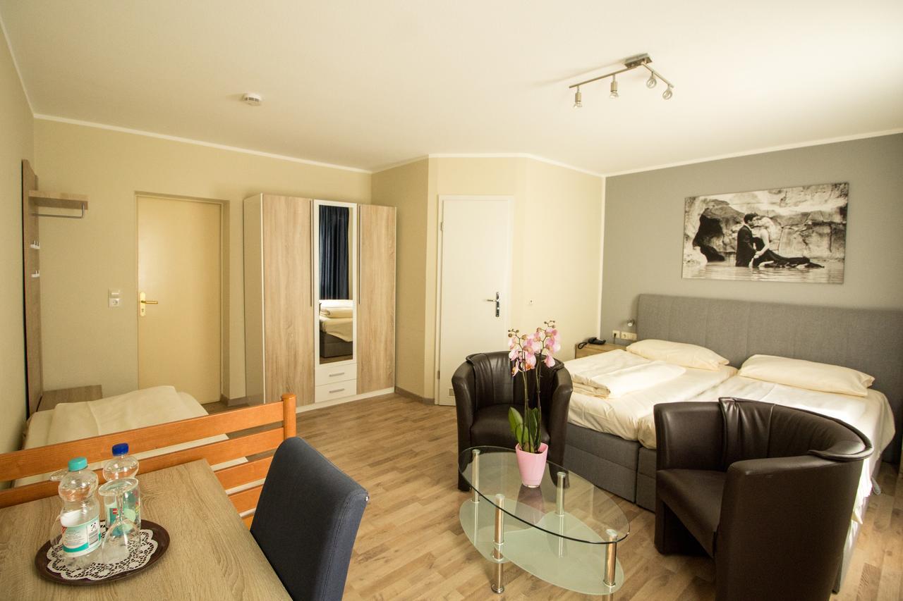 Hotel Reutlinger Hof 罗伊特林根 外观 照片